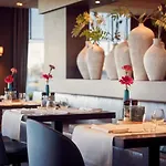 蒂尔凡德瓦克酒店 酒店 4*